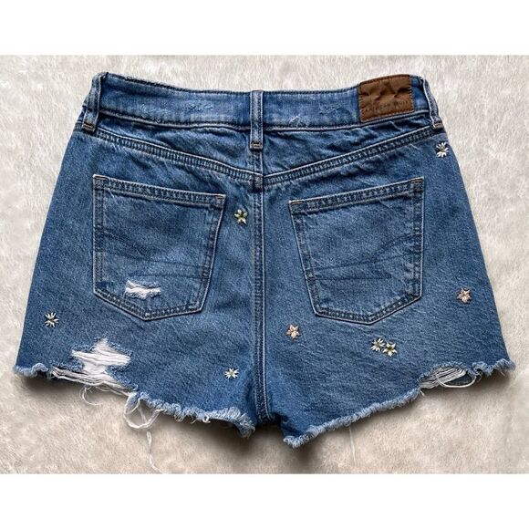 American Eagle High Rise Floral Embroidered Distressed Denim Mom Short, Size 0 - Picture 10 of 15
